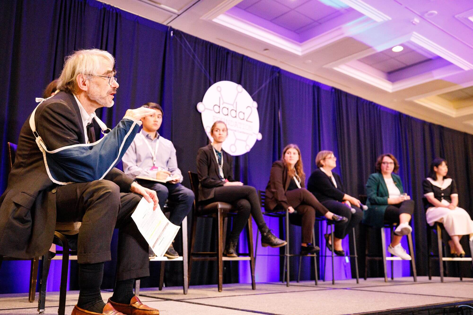 Dr. Dan Kastner moderating a panel at a DADA2 Foundation conference